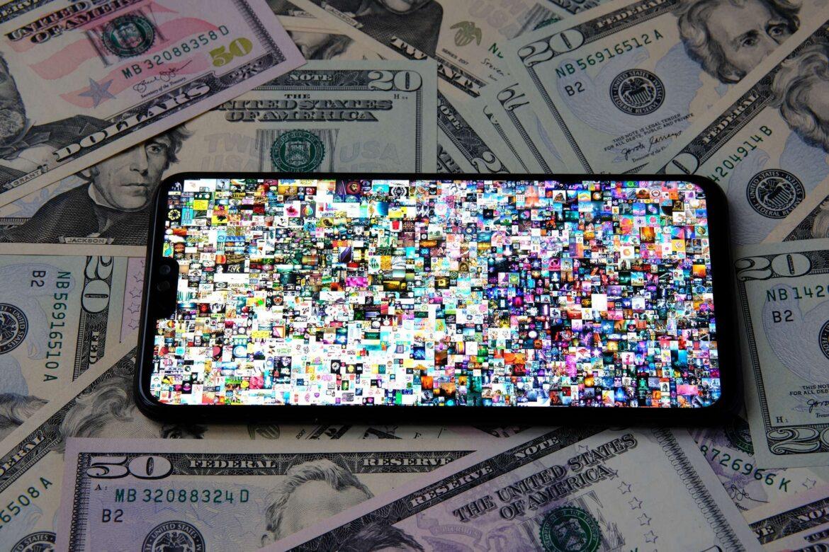Smartphone,With,Beeple,”,Everydays:,The,First,5000,Days”,Collage