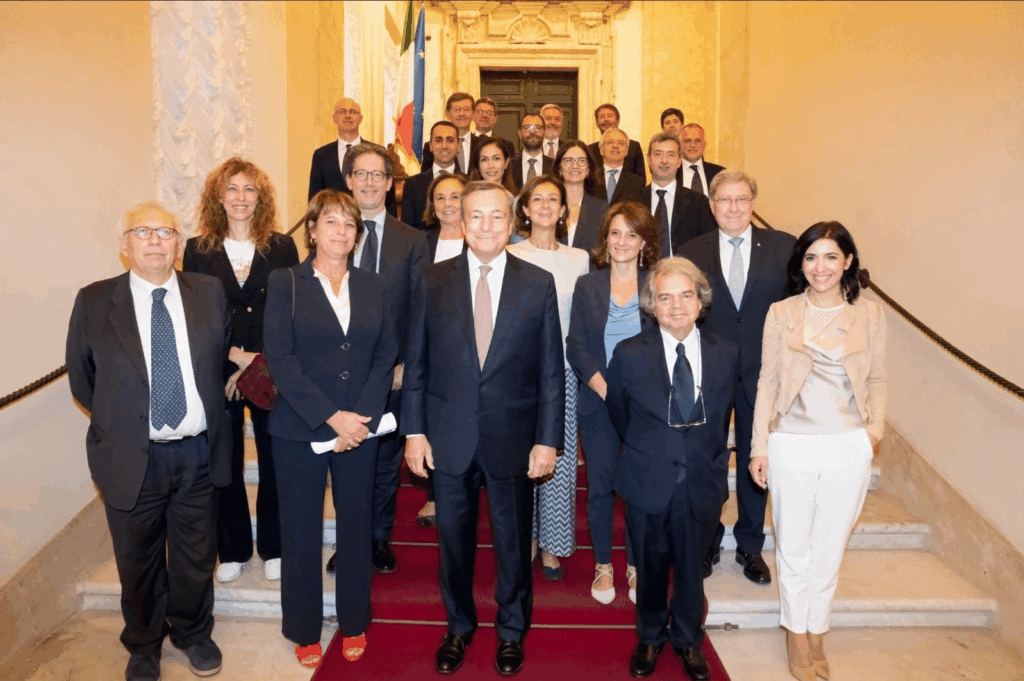 Sondaggi pretestuosi, bugie e dati economici farlocchi: buon viaggio Draghi 2 image 13