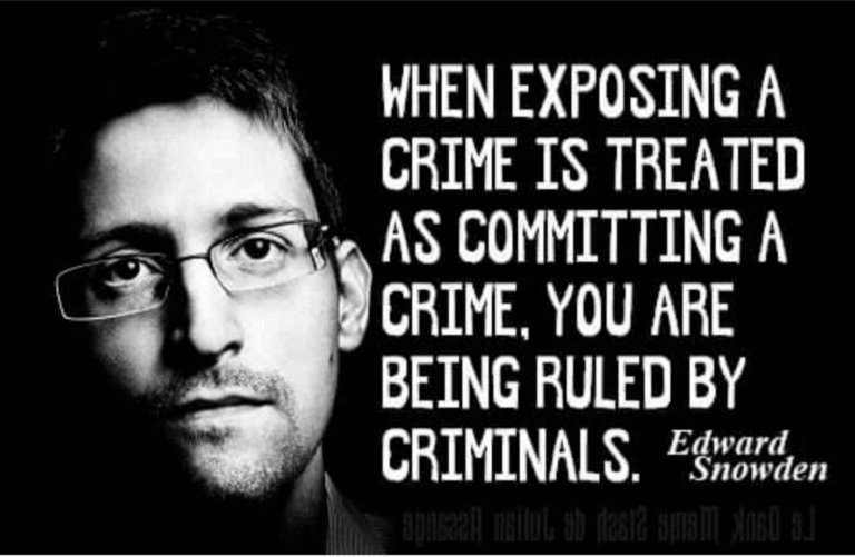 Snowden giura fedeltà alla Russia ed ottiene il passaporto. Twitter lo assolve 8 image 14