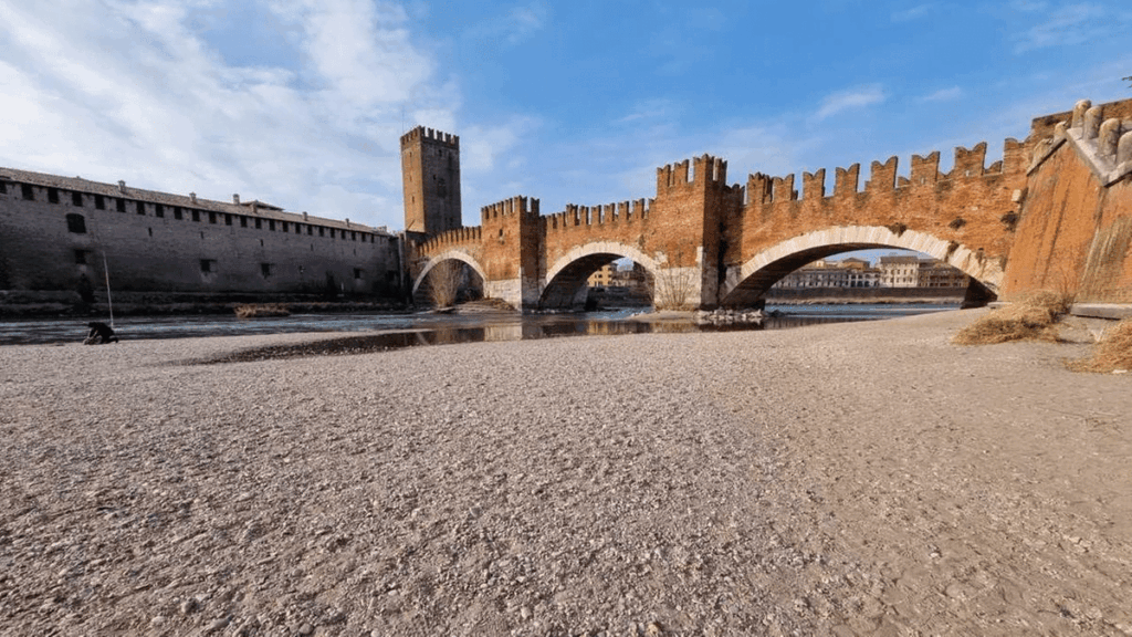 L'Adige è diventata una spiaggia: la foto fake di Myrtha Merlino 2 image 90