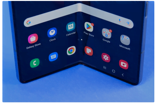 Samsung Galaxy Z Fold 4 e Galaxy Z Fold 5: il confronto 8 Samsung Galaxy Z Fold5: le ultime indiscrezioni sul nuovo top di gamma
