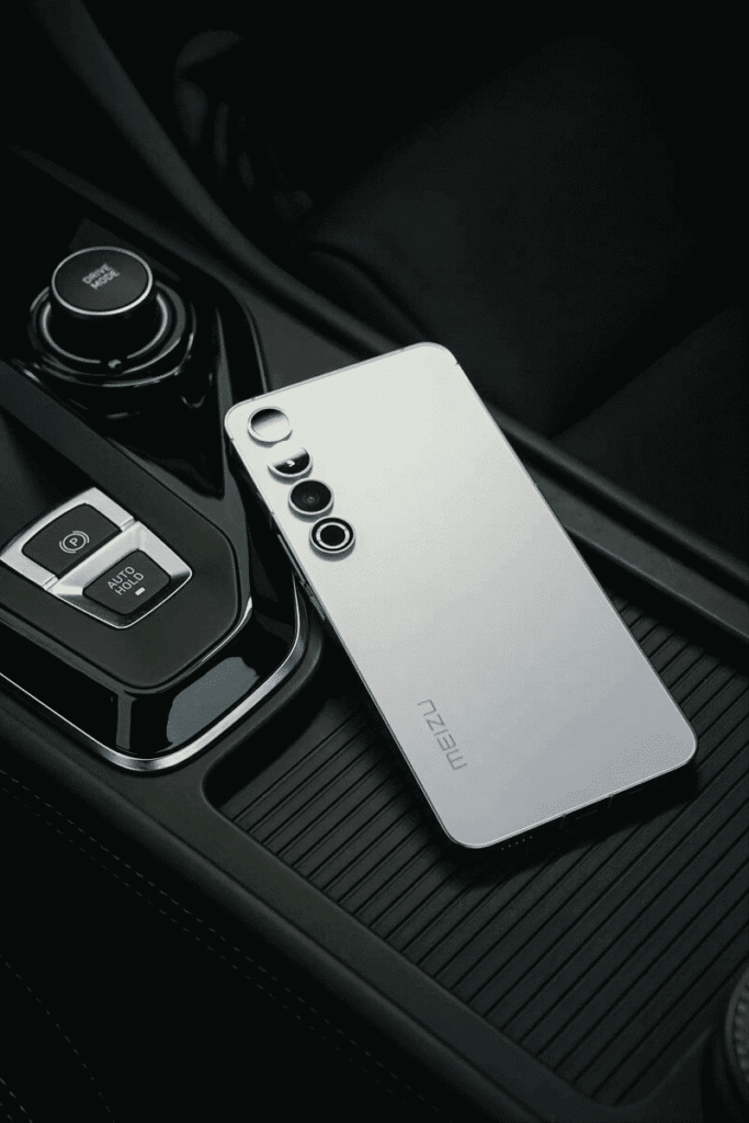 Meizu 20 si mostra in una versione tutta bianca: ecco le prime foto! 6 image 264
