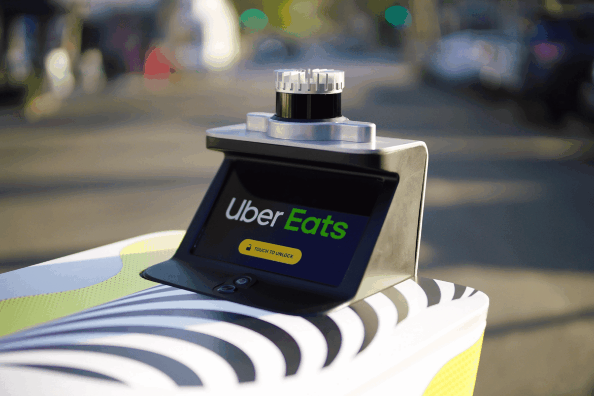 Uber Eats sperimenta consegne autonome con Serve Robotics e Motional