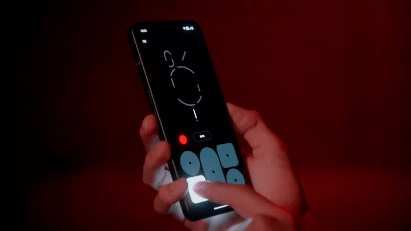 Nothing Phone 2 si mostra in video