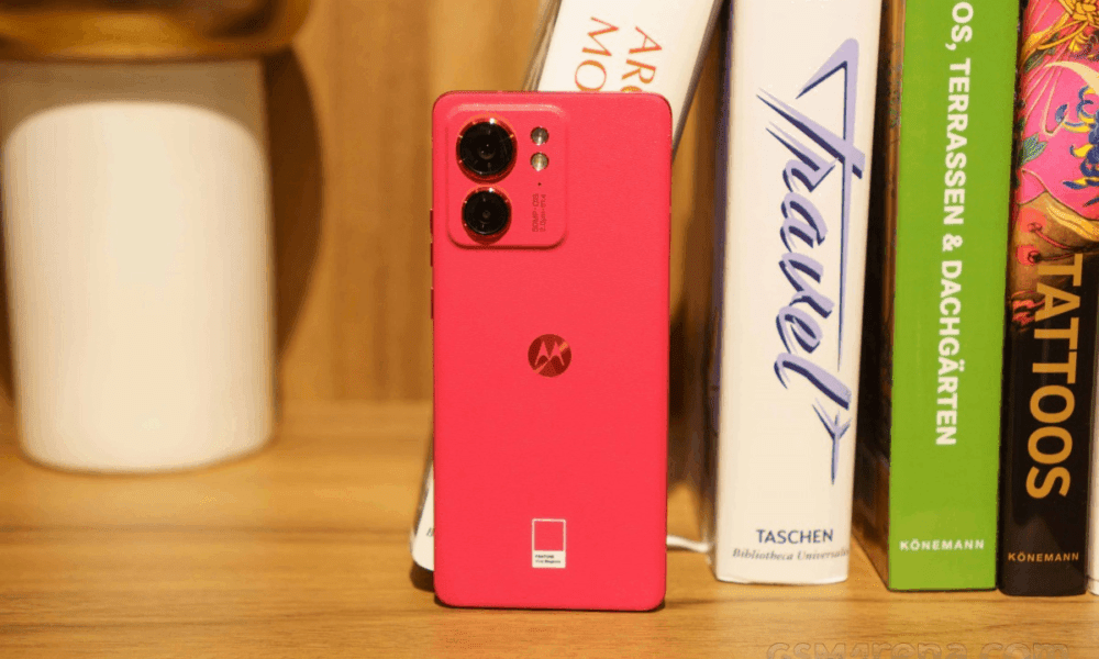 Motorola Edge 40 in Viva Magenta: un'anteprima esclusiva