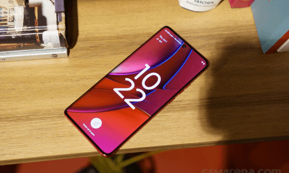 Motorola Edge 40 in Viva Magenta: un'anteprima esclusiva