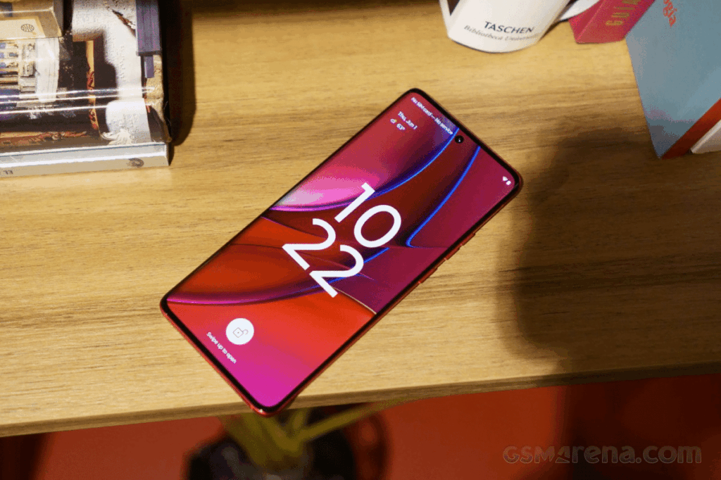 Motorola Edge 40 in Viva Magenta: un'anteprima esclusiva