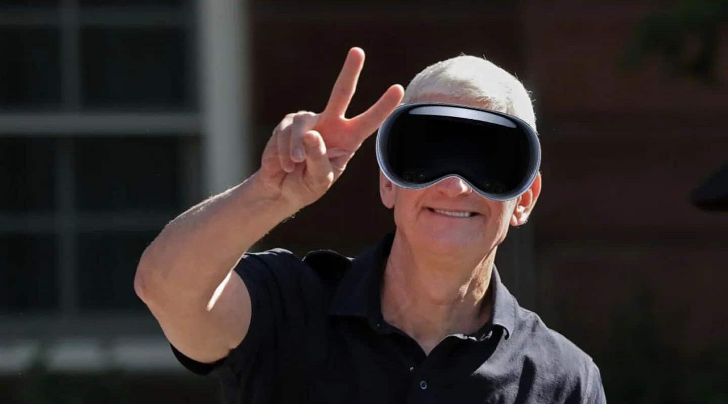 Tim Cook e il Vision Pro di Apple