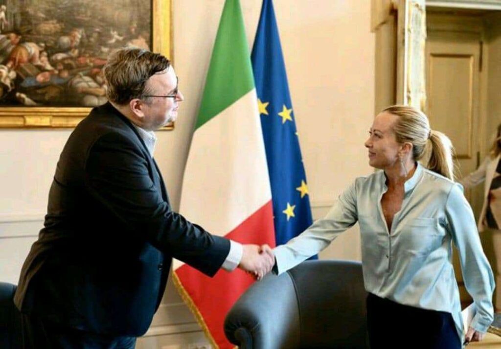Giorgia Meloni incontra fondatore LinkedIn per l'Intelligenza Artificiale 2 image 64 5