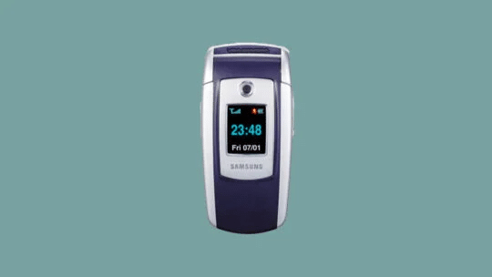 Galaxy Z Flip 5 Retro Edition: omaggio al 'Benz Phone' del 2003 6 image 277