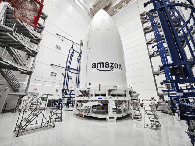 Amazon lancia i primi due satelliti