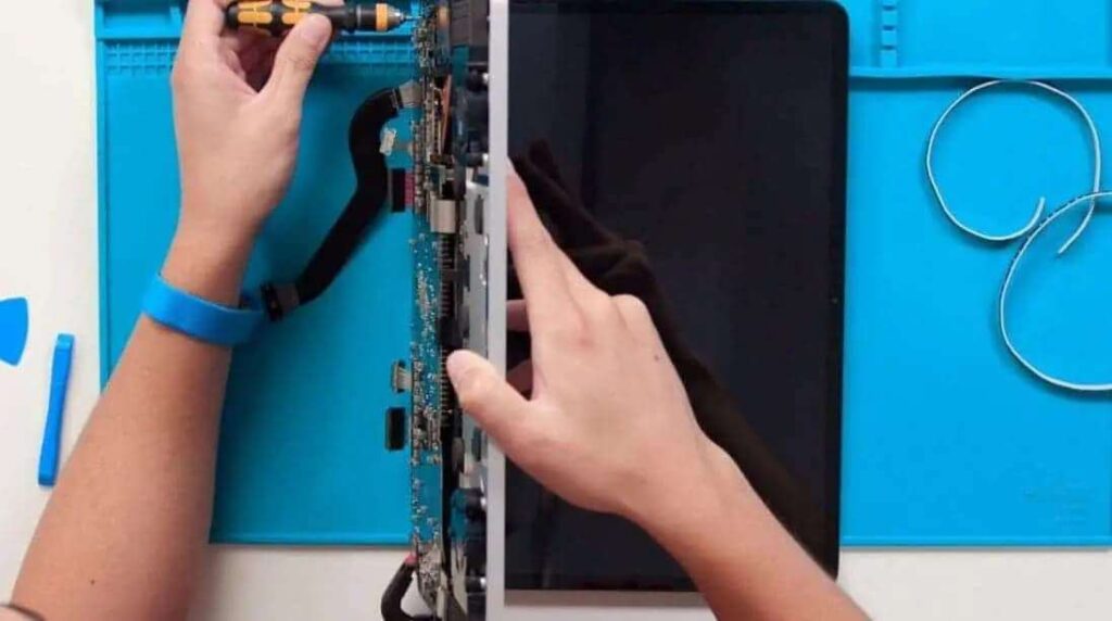 Microsoft: tutorial per riparare Surface Laptop Studio 2 e Go 4