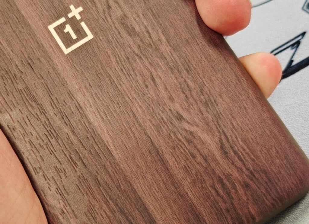 OnePlus 12: ritorno alle origini con Texture in Legno? FOTO 6 image 283