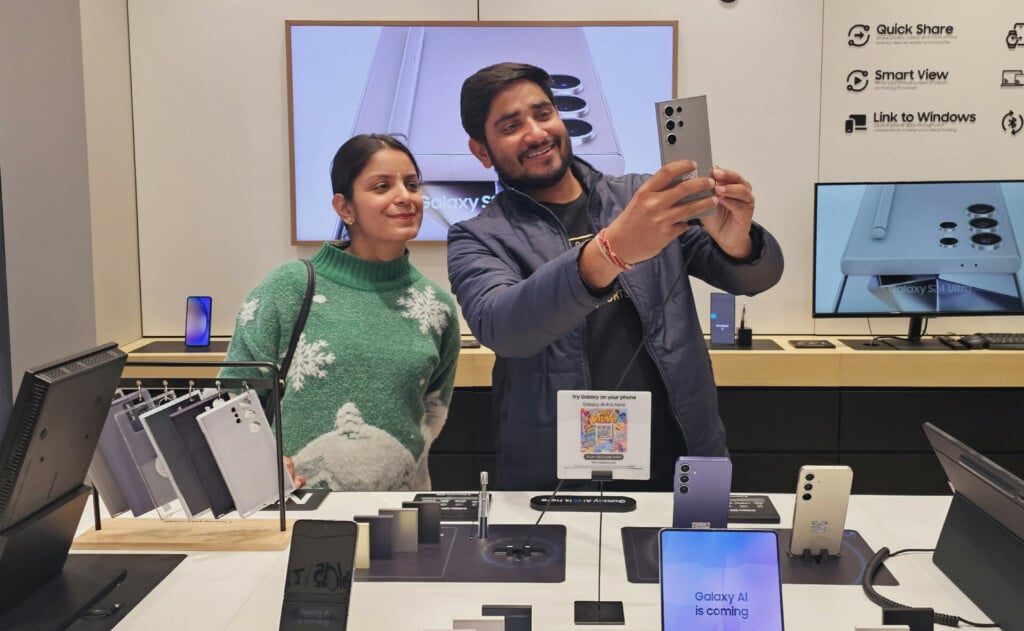 Samsung S24 è disponibile nel mondo tra AI e qualche problema 6 S24 Series Now Available Worldwide dl7 F