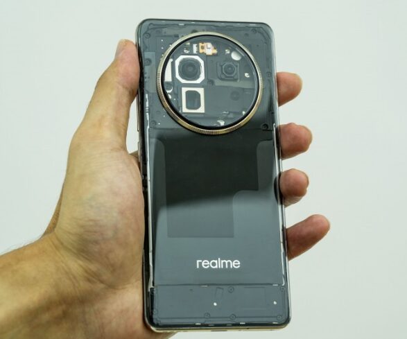Realme 12 Pro+: retro trasparente e test della Batteria 6 image 172 1