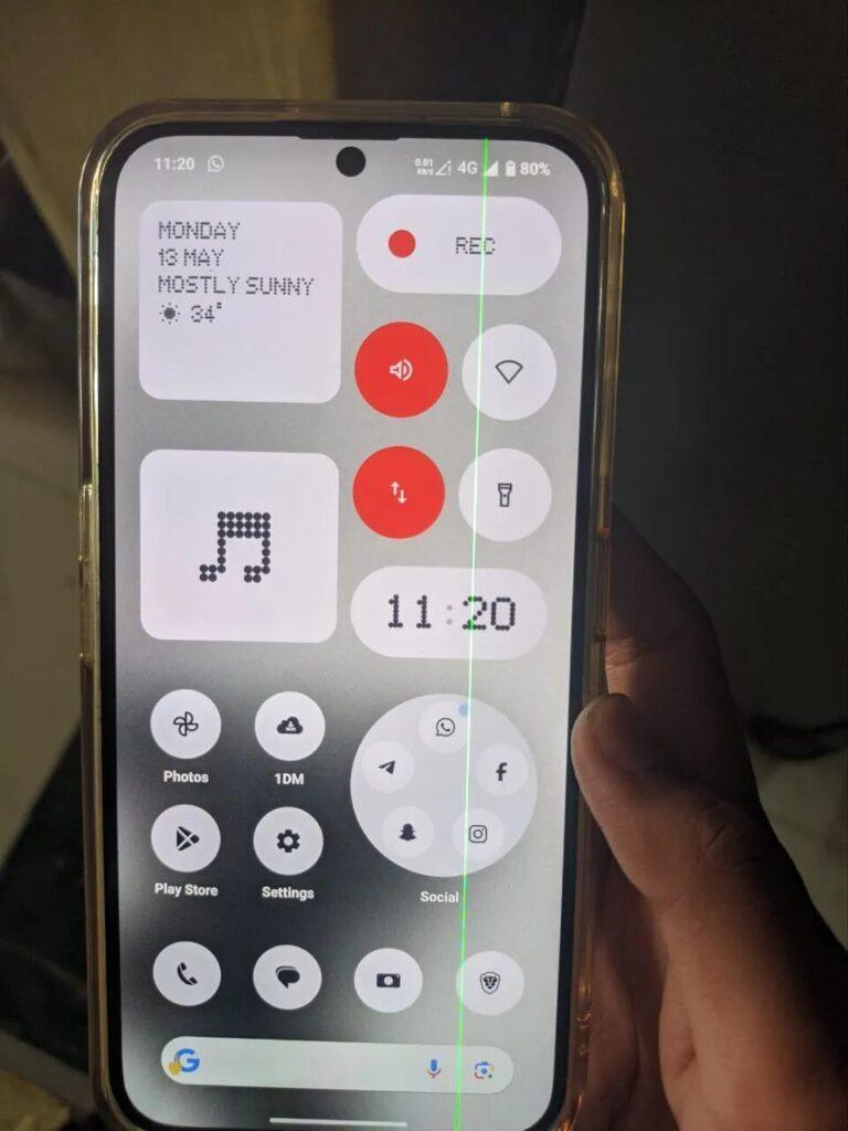 Nothing Phone (2a): linea verde sul Display 7 image 112 2