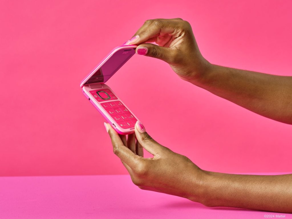 HMD Barbie Flip Phone: design retrò 7 image 254 1