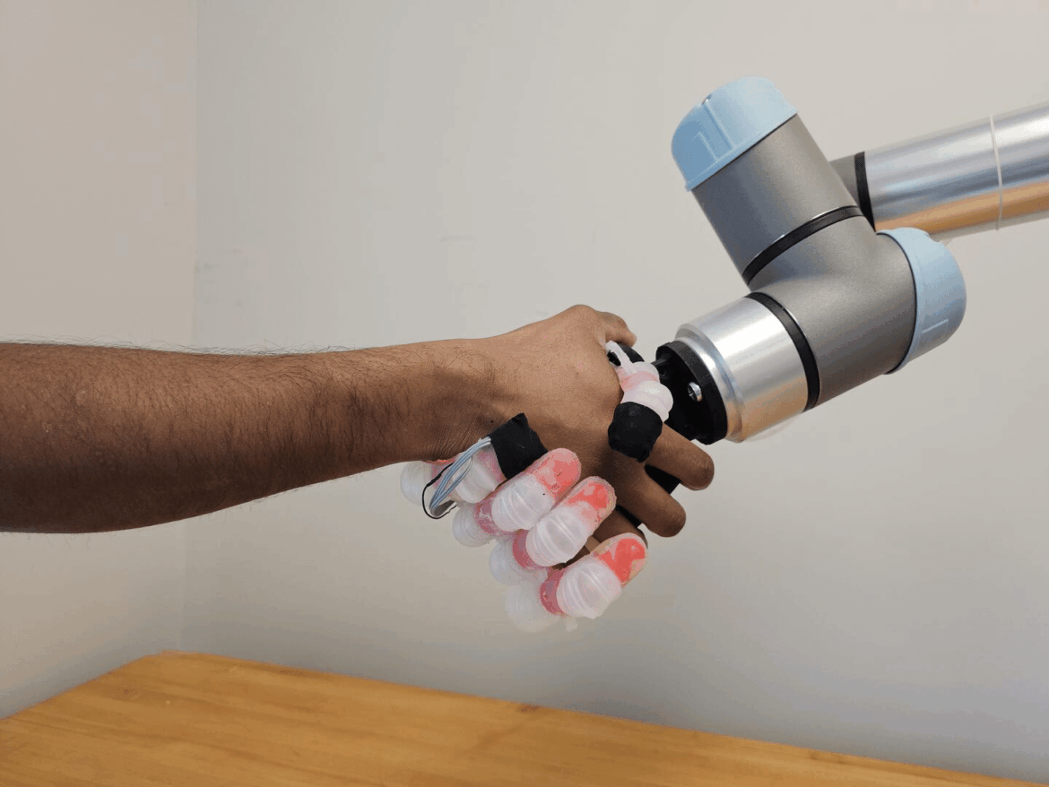 Nuova protesi robotica della Johns Hopkins imita il tatto umano