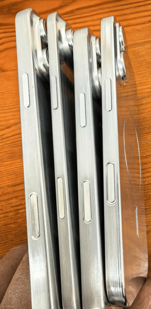 Apple iPhone pieghevole, nuovi design, iOS 19 e Face ID sotto il display 9 image 263