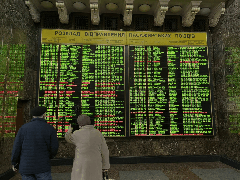 Ucraina, cyberattacco a Ukrzaliznytsia: biglietti offline, file PDF e caos nei terminal. 2 Ucraina, cyberattacco a Ukrzaliznytsia: biglietti offline, file PDF e caos nei terminal.