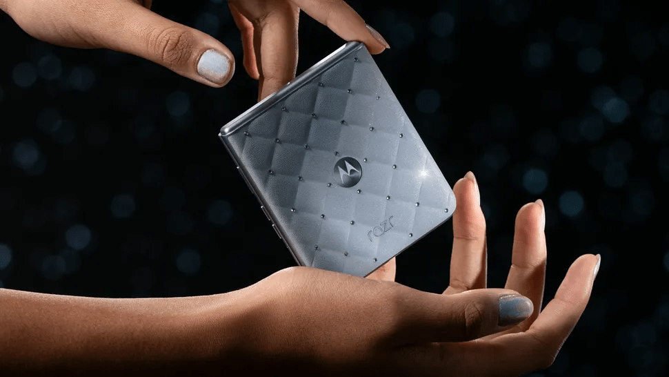 Motorola Razr 2025: lusso Swarovski e AI avanzata 7 image 77