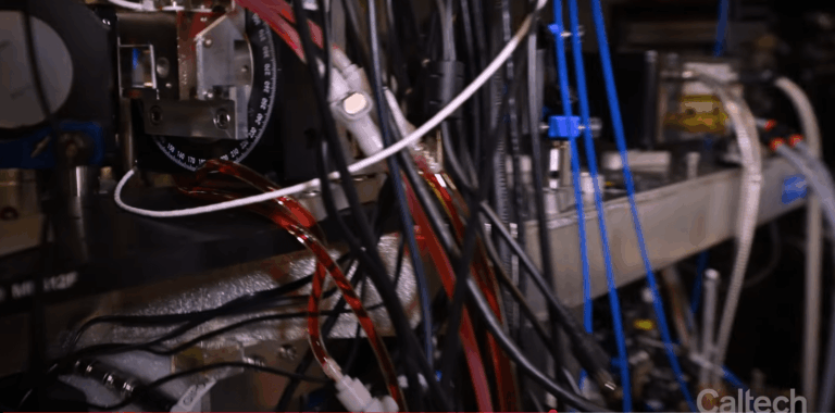 Caltech stabilisce record con array di 6100 qubit 3 Screenshot 2025 09 25 190730