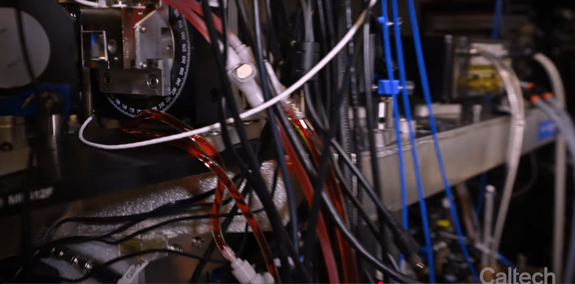 Caltech stabilisce record con array di 6100 qubit