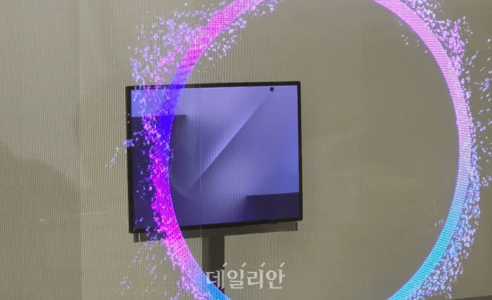 Galaxy Z Tri-Fold svelato: il futuro pieghevole a tre pannelli di Samsung e novità Z Fold 8 7 image 848