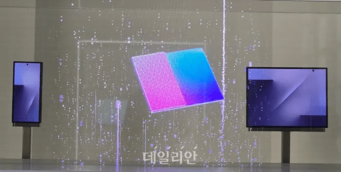 Galaxy Z Tri-Fold svelato: il futuro pieghevole a tre pannelli di Samsung e novità Z Fold 8 9 image 850