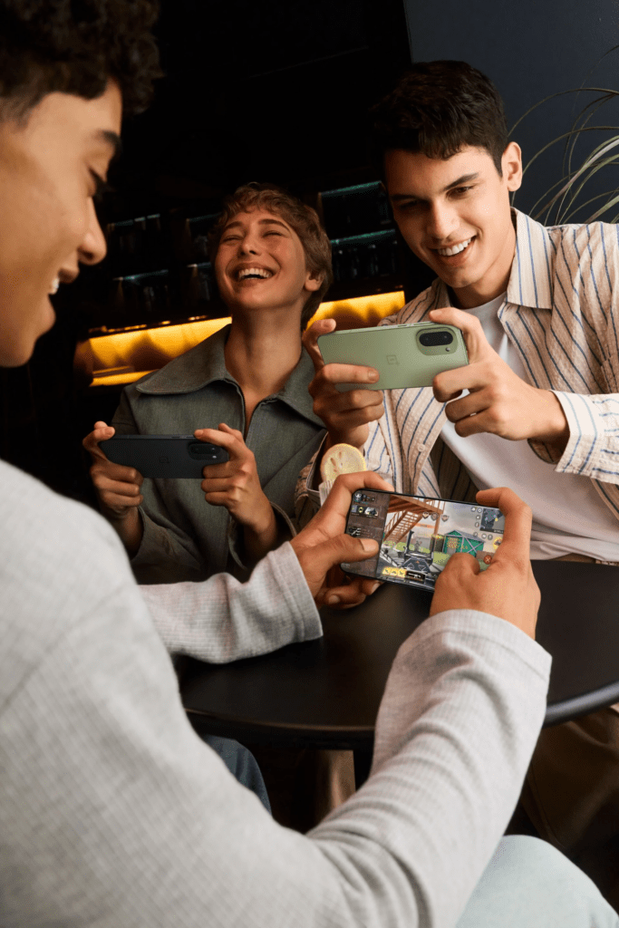 OnePlus 15R sfida i flagship con una batteria da record 6 image 557