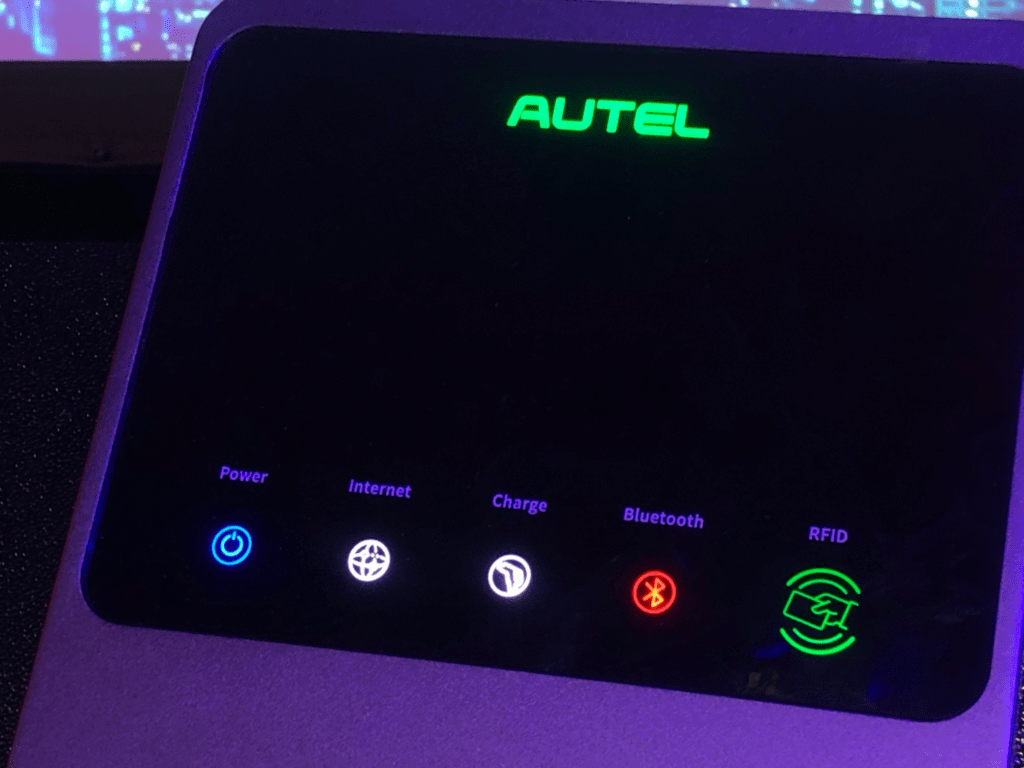 Pwn2Own Automotive 2026: violati infotainment, colonnine EV e sistemi energetici 18 image 633