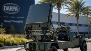 DARPA e Leonidas: la nuova era della difesa USA tra sottomarini low-cost e killer di droni a microonde