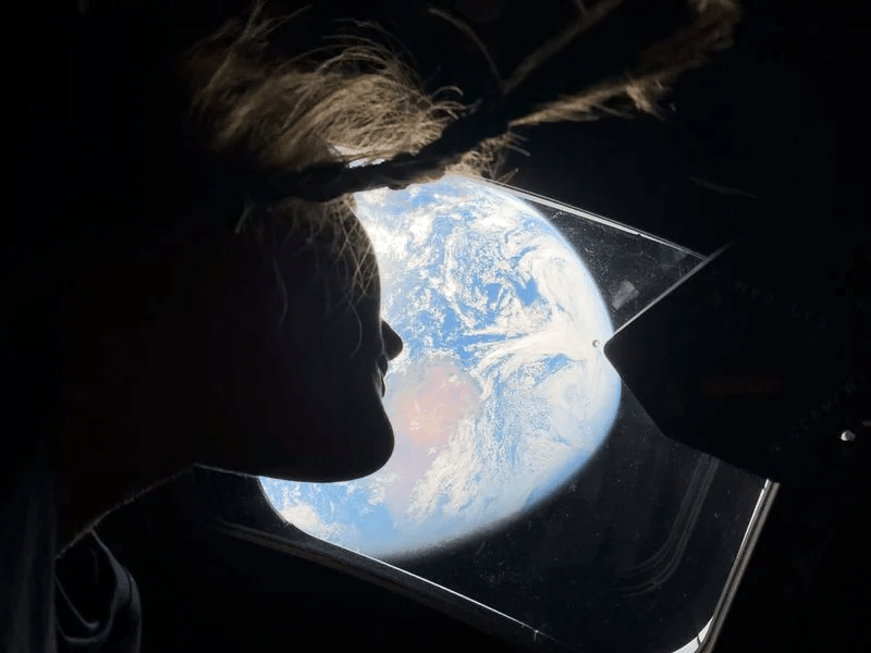I "selfie" che fanno la storia: l'iPhone 17 Pro Max immortala la Terra dalla missione lunare Artemis II 4 image 160
