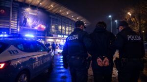 Reggio Emilia, arrestato ventiduenne che pianificava attacco durante partita 6 Reggio Emilia, arrestato ventiduenne che pianificava attacco durante partita