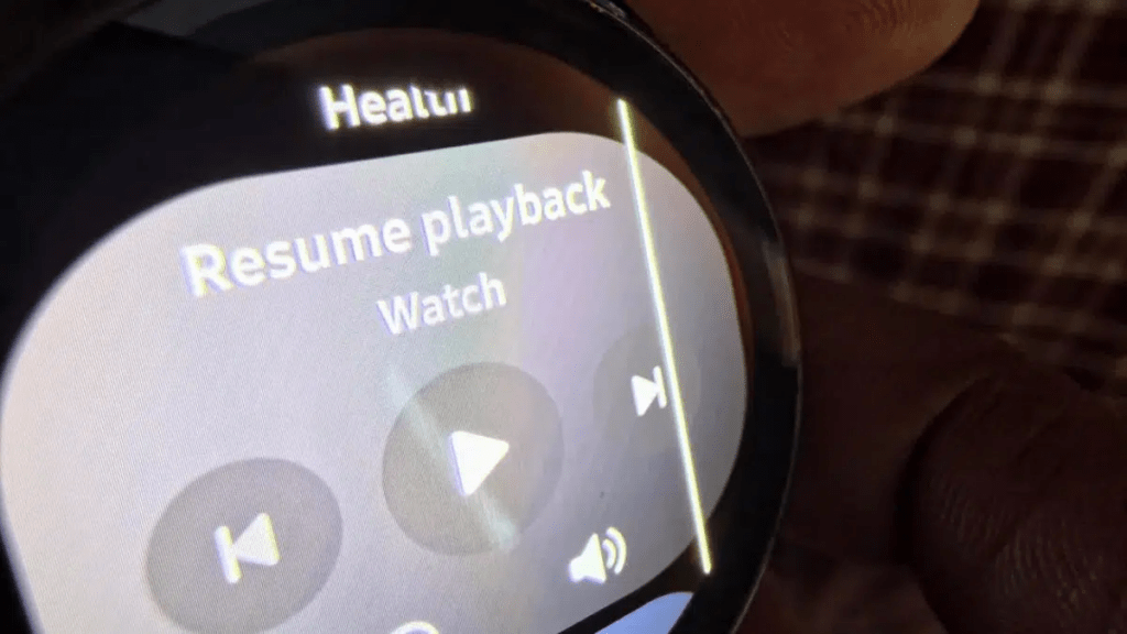 Galaxy Watch 4, linea bianca sul display dopo One UI 8: crescono le segnalazioni 4 image 412