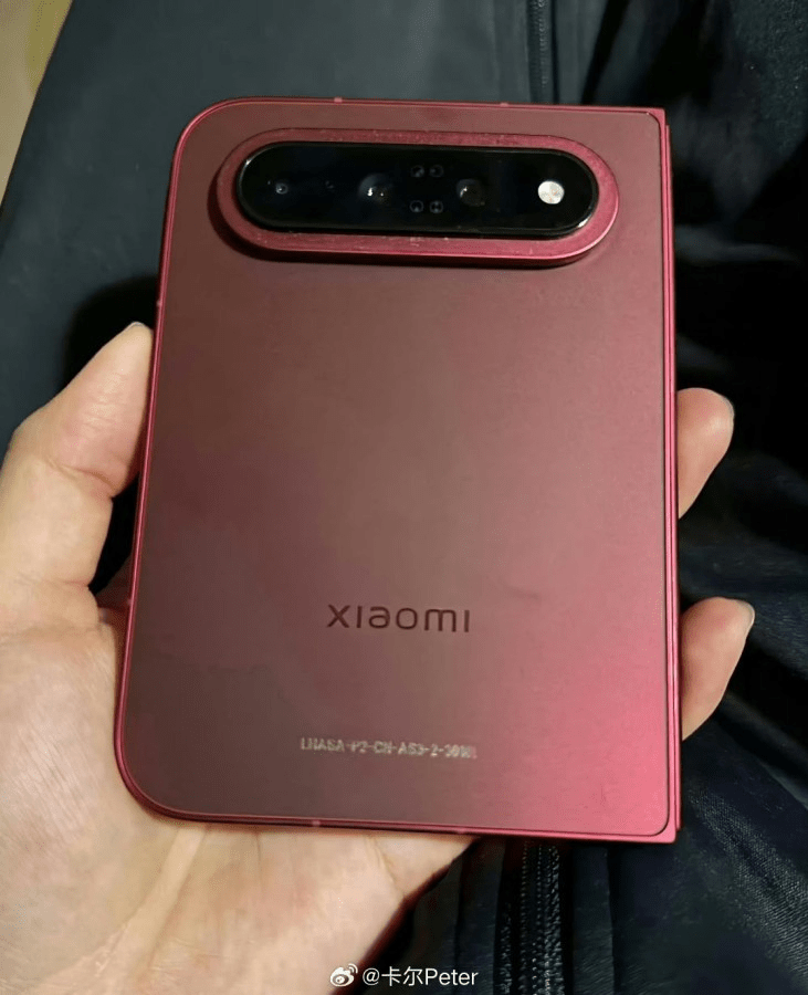Xiaomi 18 Fold appare dal vivo: design largo e tre fotocamere posteriori 4 image 638
