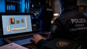 Rovigo, armi e istruzioni per ordigni sui social: arrestato dopo il monitoraggio online 4 Rovigo, armi e istruzioni per ordigni sui social: arrestato dopo il monitoraggio online