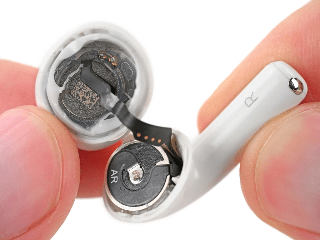 AirPods 5 rompono il tabù Apple: batteria sostituibile ma case ancora usa e getta 4 image 995