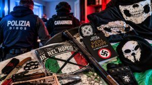 Verona, 17 perquisizioni contro rete neonazista: 14 indagati sono minorenni 3 Verona, 17 perquisizioni contro rete neonazista: 14 indagati sono minorenni