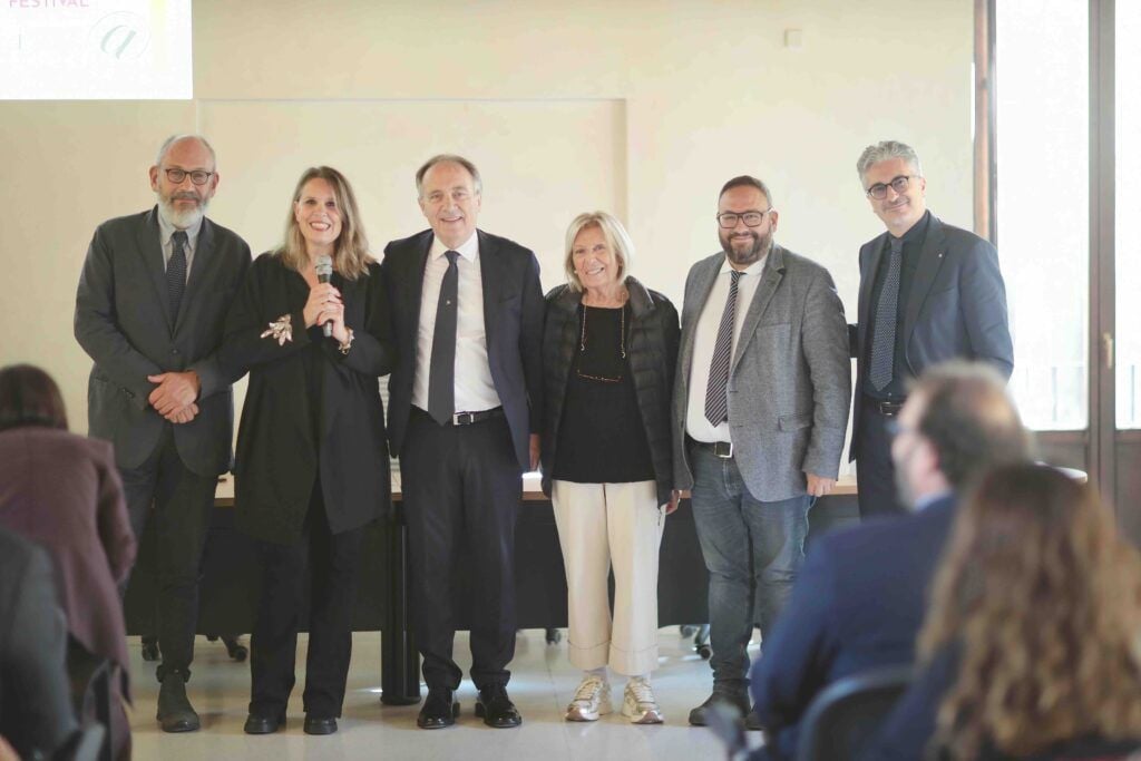 DIGEAT Festival 2026 porta a Lecce 200 esperti e mette l'AI sotto processo 6 De Mauro De Razza Leo Poli Bortone Tarantino Lisi Digeat foto Marcello Moscara IMG 5251 L